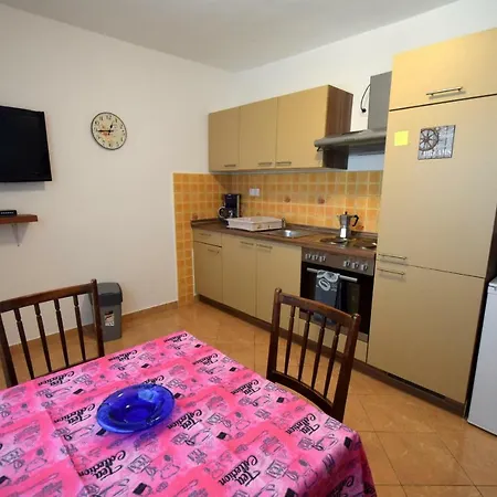 Apartment Anka Krk Town